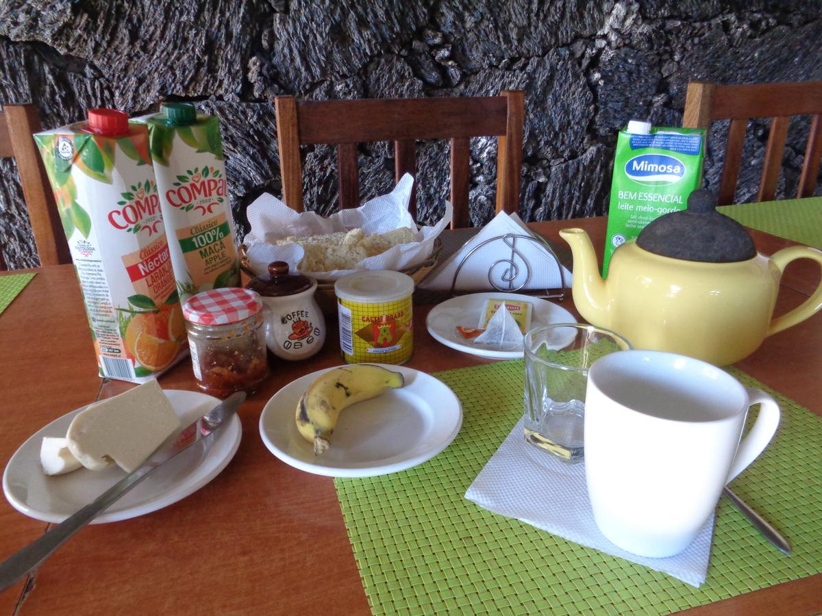 Pensao Casa Jose Doce Bed & Breakfast Portela Ngoại thất bức ảnh